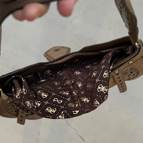 Vintage Guess Studded Brown Leather Shoulder Bag preowned - Picture 14 of 16